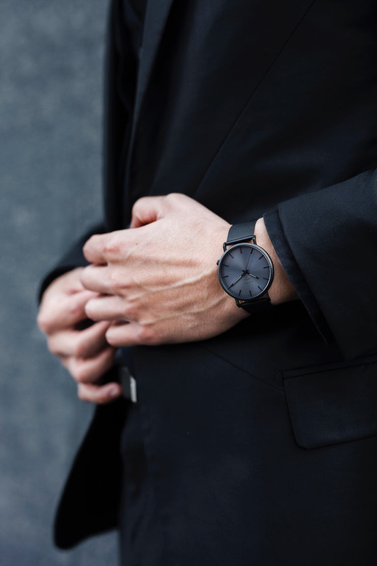 Minimalist Mens Watches by KANE® - Black Out Black Mesh™ – KANE Watches